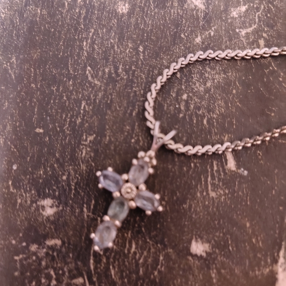 Jewelry - Stunning 10k White Gold Cross Pendant Necklace